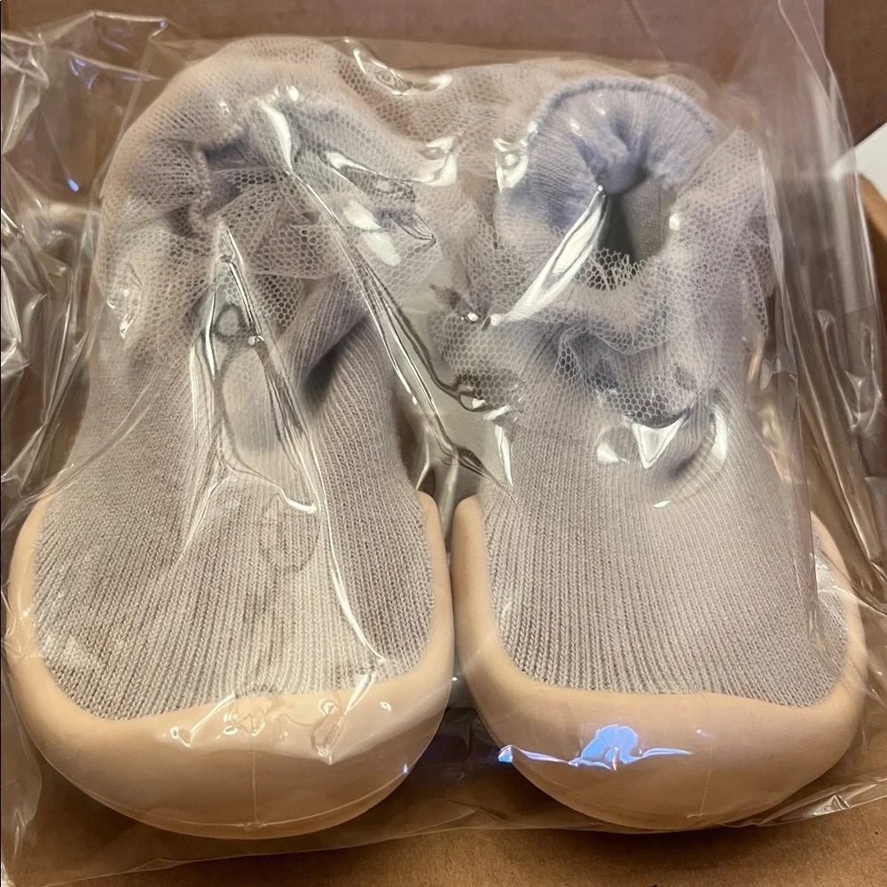 Komuello Adorable Cream Ruffle Baby Socks Size 5